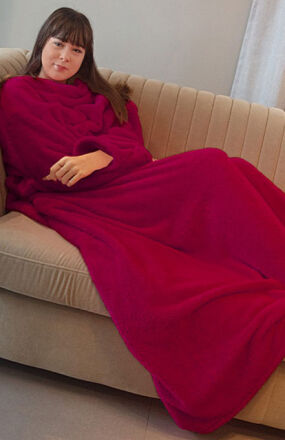 Koc z rękawami malina