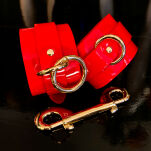 Kajdanki Na Nadgarstki High Gloss Wrist Cuffs Red/Gold Kinky Diva - 3