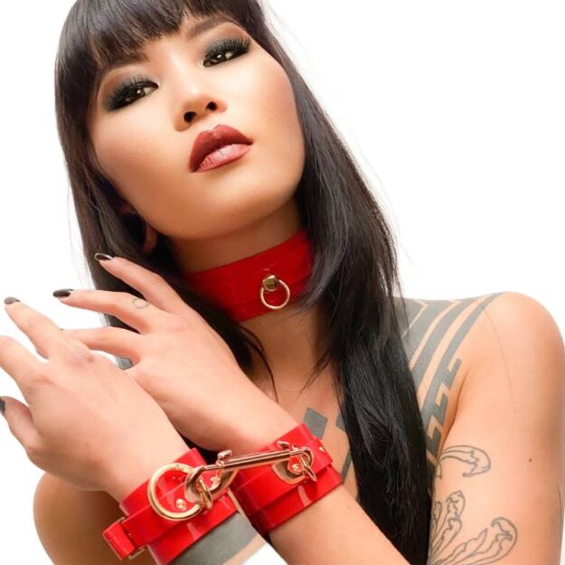 Kajdanki Na Nadgarstki High Gloss Wrist Cuffs Red/Gold Kinky Diva