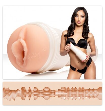 Masturbator Emily Willis Squirt Fleshlight
